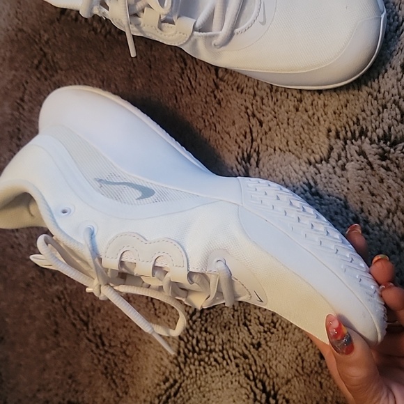 Nike - Picture 2 of 5